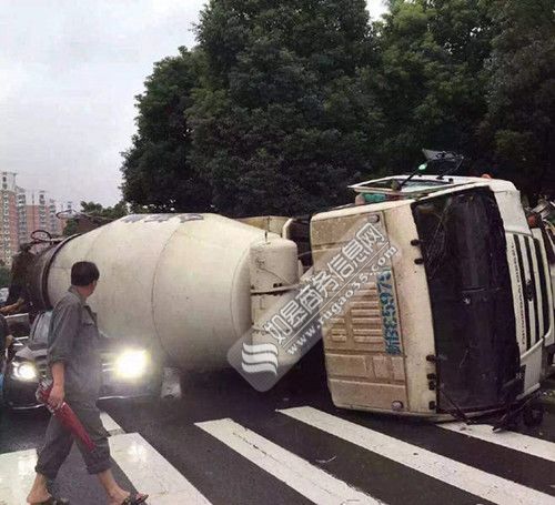 车祸现场照 车祸现场照