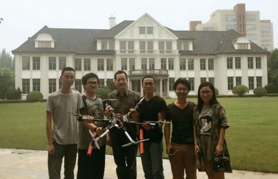 复旦学生造出意念手势协同控制无人机(图)2 复旦学生造出意念手势协同控制无人机(图)2