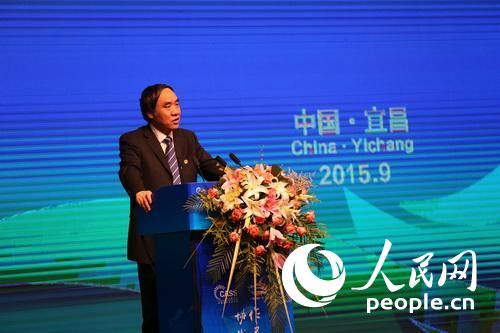 辜胜阻出席三峡城市群国际研讨会并在鄂调研 辜胜阻出席三峡城市群国际研讨会并在鄂调研