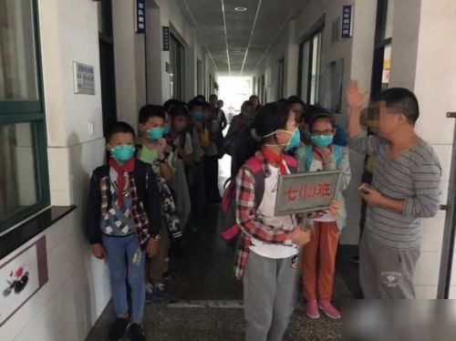 多间工厂在附近臭气熏天-师生戴口罩上课4 多间工厂在附近臭气熏天-师生戴口罩上课4