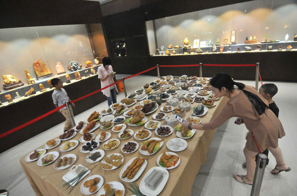 夫妻做满汉全席-12年花2000多万做石雕“满汉全席”2 夫妻做满汉全席-12年花2000多万做石雕“满汉全席”2