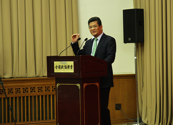 5、全国政协委员、经济学家张连起发言