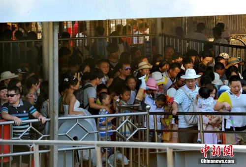 “十一”旅游旺季拉开大幕 部分热门景点或2日迎高峰 “十一”旅游旺季拉开大幕 部分热门景点或2日迎高峰