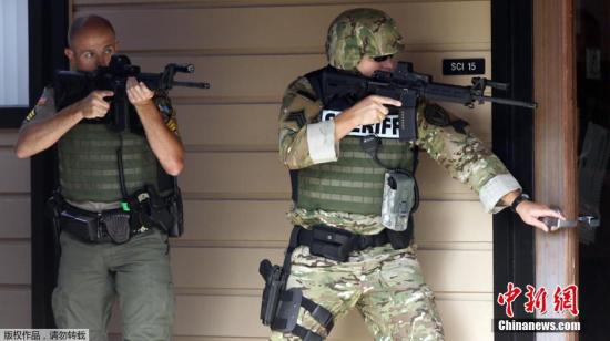 美国俄勒冈社区大学发生枪击事件 13人死20人伤 美国俄勒冈社区大学发生枪击事件 13人死20人伤