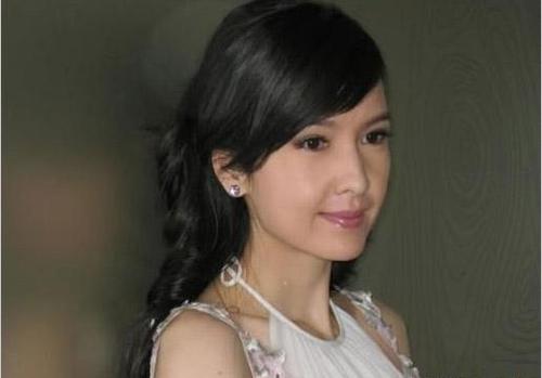 1967年出生的周慧敏，永远不老的玉女掌门人。