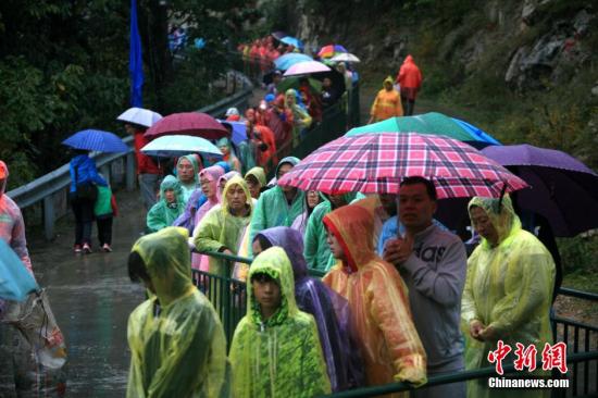 国庆长假第三天612万人涌入景点 国庆长假第三天612万人涌入景点