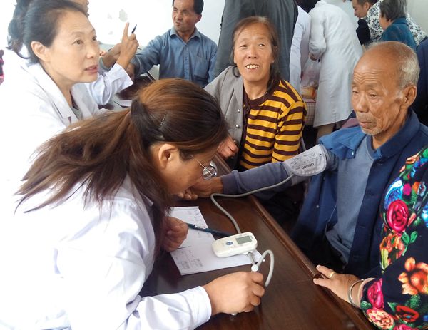 农工党长治市委深入沁源县景凤村开展送医支教活动 农工党长治市委深入沁源县景凤村开展送医支教活动