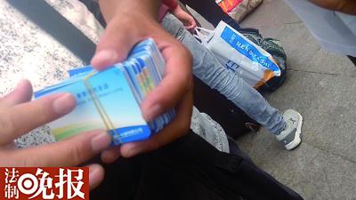 北京有火车站迎一卡通退卡高峰 黄牛赚差价1 北京有火车站迎一卡通退卡高峰 黄牛赚差价1