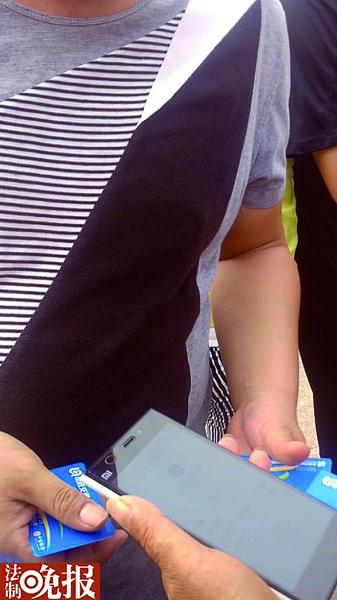 北京有火车站迎一卡通退卡高峰 黄牛赚差价2 北京有火车站迎一卡通退卡高峰 黄牛赚差价2