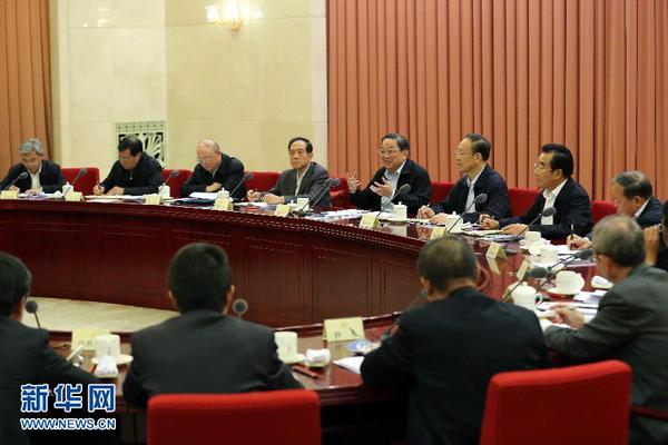10月8日，全国政协在北京召开第39次双周协商座谈会，围绕“转基因农产品的机遇与风险”建言献策。全国政协主席俞正声主持会议并讲话。新华社记者 刘卫兵 摄