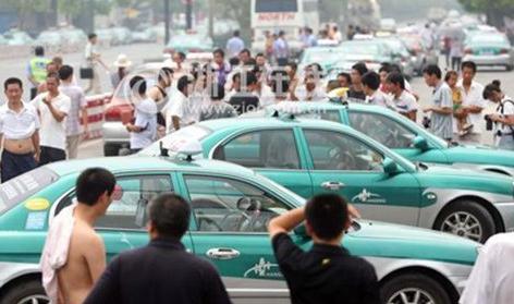 上海发出国内首张专车牌照 杭州交通局表态将借鉴2 上海发出国内首张专车牌照 杭州交通局表态将借鉴2