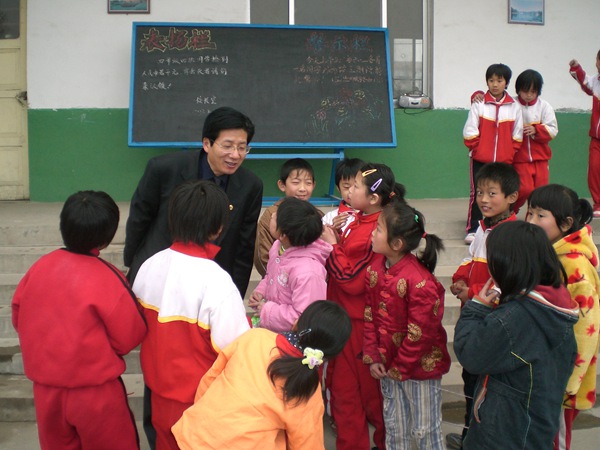 孙继业到学校调研教育负担情况 孙继业到学校调研教育负担情况