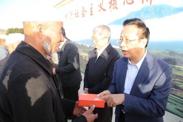 陈昌智赴宁夏调研扶贫工作2 陈昌智赴宁夏调研扶贫工作2