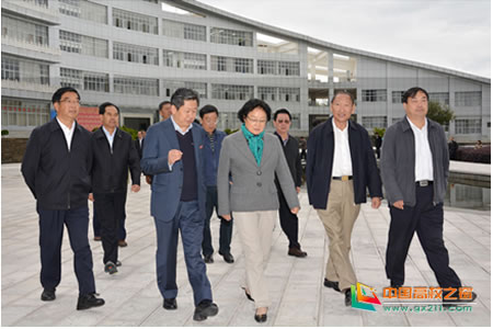 全国政协副主席李海峰率调研组到大理大学调研 全国政协副主席李海峰率调研组到大理大学调研