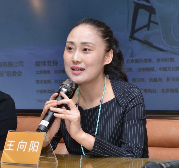 评剧版《风雪夜归人》女主角王向阳(左)和男主角常东(右) 评剧版《风雪夜归人》女主角王向阳(左)和男主角常东(右)