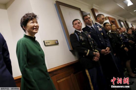 奥巴马会晤朴槿惠 称乐见中韩建立稳固关系 奥巴马会晤朴槿惠 称乐见中韩建立稳固关系