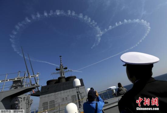 安倍搭乘美军“里根”号核航母 彰显日美同盟 安倍搭乘美军“里根”号核航母 彰显日美同盟