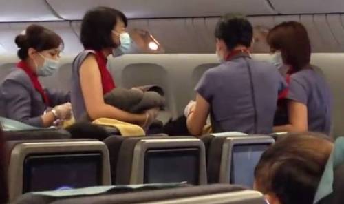 航班产子骗国籍被美遣返 航班产子骗国籍被美遣返