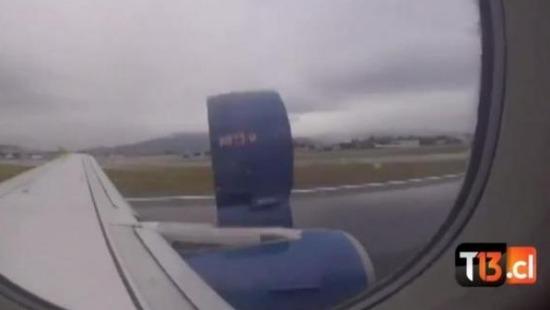 点击图片翻到下一页>> 乘客在飞机起飞拍到发动机开始解体 飞机惊悚一幕实拍/视频