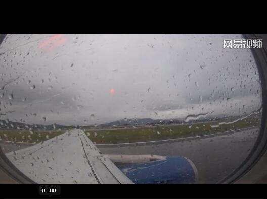 点击图片翻到下一页>> 乘客在飞机起飞拍到发动机开始解体 飞机惊悚一幕实拍/视频