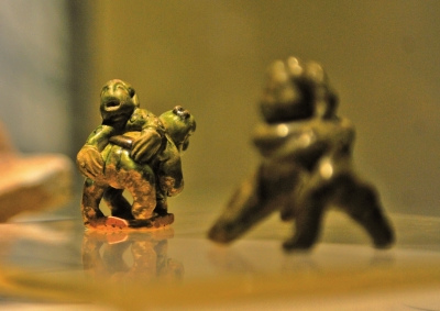 绿釉相扑俑 绿釉相扑俑