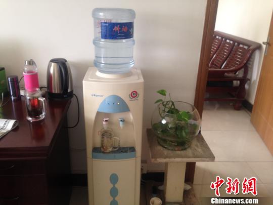 河北邢台多所中学收学生水费 厂家免费提供给教师1 河北邢台多所中学收学生水费 厂家免费提供给教师1