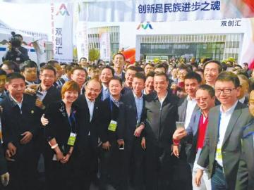 80后公务员辞职创业 总理鼓励“你要好好干”1 80后公务员辞职创业 总理鼓励“你要好好干”1