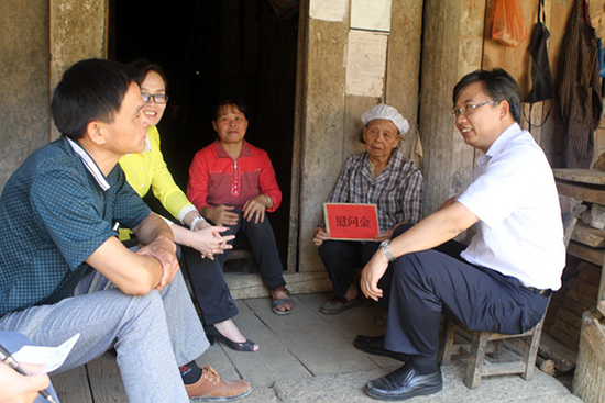 农工党广西区委会机关开展扶贫日活动 农工党广西区委会机关开展扶贫日活动