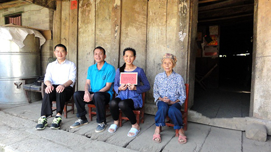 农工党广西区委会机关开展扶贫日活动1 农工党广西区委会机关开展扶贫日活动1