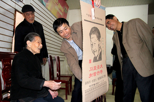 慰问百岁老人 慰问百岁老人