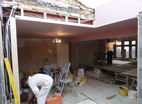 拉金本以为只需要2周时间就能改造完成，但最终工期却延长到6个月。（网页截图）