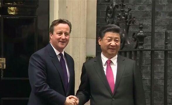 习近平抵达唐宁街10号会晤英国首相卡梅伦