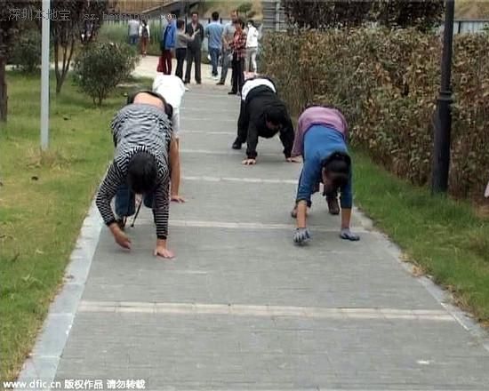 郑州市民爬行锻炼防治腰椎病 但这些人不适合爬行锻炼