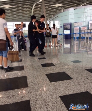 女子多次藏打火机乘机被拘 女子多次藏打火机乘机被拘