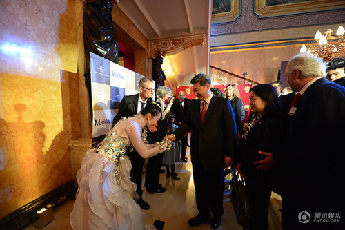 萨顶顶亮相中英企业双峰会