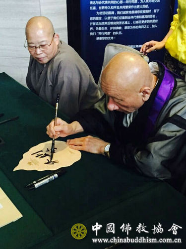 出席第四届世界佛教论坛的海内外佛教代表和嘉宾陆续抵达无锡报到参会1