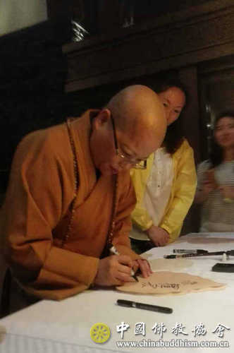 出席第四届世界佛教论坛的海内外佛教代表和嘉宾陆续抵达无锡报到参会4