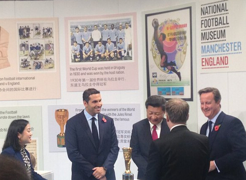 习近平主席参观英格兰足球博物馆