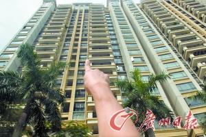 9岁男孩从19楼扔香炉 一路人头部被砸出5厘米伤口1 9岁男孩从19楼扔香炉 一路人头部被砸出5厘米伤口1