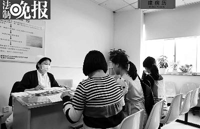 医院里准妈妈扎堆迎猴宝宝 产科门诊量近乎翻番2 医院里准妈妈扎堆迎猴宝宝 产科门诊量近乎翻番2