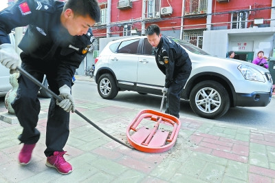 北京朝阳六里屯年内将拆千余私装地锁 北京朝阳六里屯年内将拆千余私装地锁