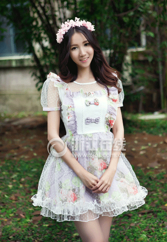 “美女博士”街头卖炒饭 “美女博士”街头卖炒饭