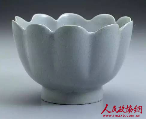 宋汝窑青瓷莲花式碗_副本 宋汝窑青瓷莲花式碗_副本