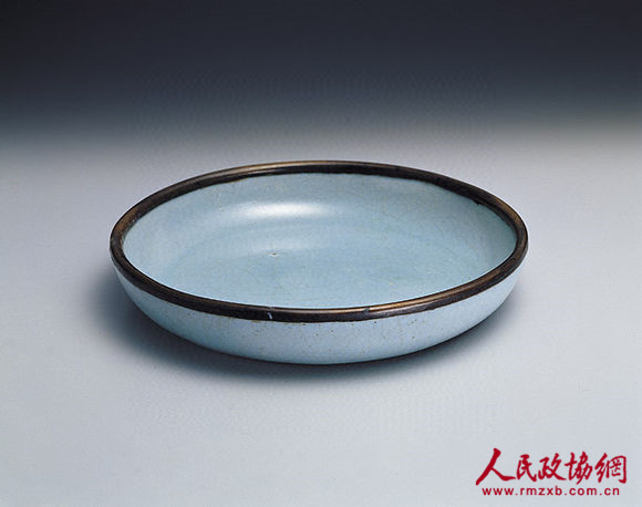 宋汝窑青瓷奉化款碟_副本 宋汝窑青瓷奉化款碟_副本