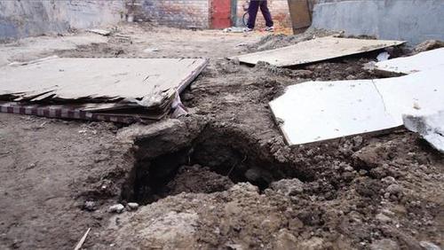 北京拆迁村空宅现多处挖宝探洞