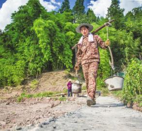 乡村代课老师暑假煤窑打工 补贴贫困学生 乡村代课老师暑假煤窑打工 补贴贫困学生