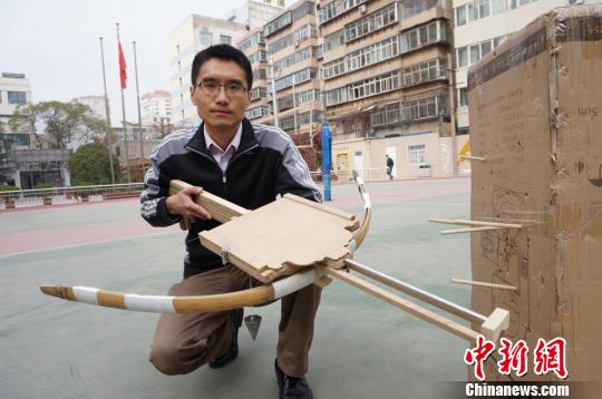 兰州教师复原诸葛连弩:能连发射穿70米远靶心3 兰州教师复原诸葛连弩:能连发射穿70米远靶心3