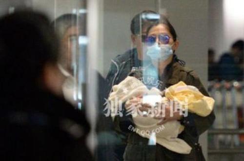 梅婷二胎孩子曝光 怀抱二胎宝宝状态不错(图) 梅婷二胎孩子曝光 怀抱二胎宝宝状态不错(图)