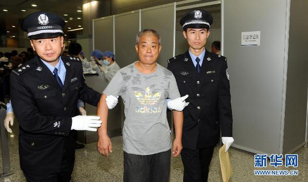 百名红通人员”赵汝恒被缉捕并押解回国3 百名红通人员”赵汝恒被缉捕并押解回国3