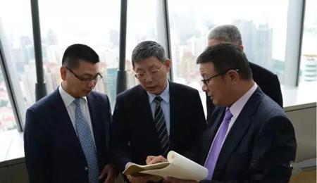 倪建达先生、杨雄市长与周忻先生于Olive广场